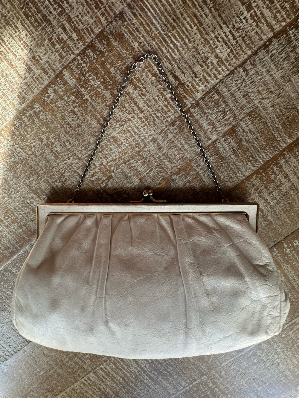 60s Vtg Kiss Lock White Chain Clutch Gold-Tone Metal Frame Bag